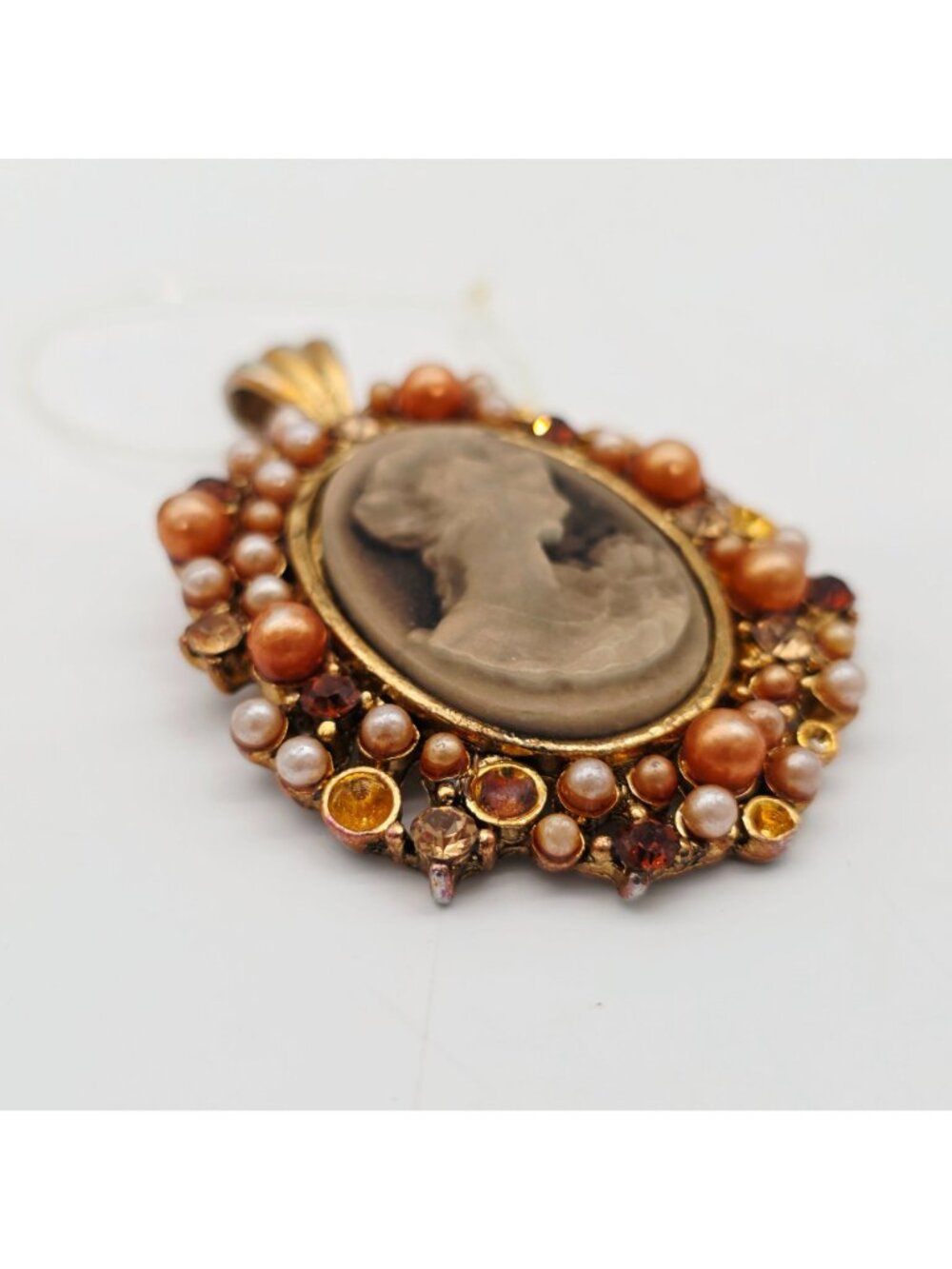 Cameo Pendant With Faux Pearls & Amber Rhinestones Gold-Tone Oval Frame VTG AS I - Picture 3 of 8